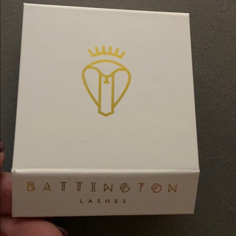 BNIB Battington Harlow 3D lashes